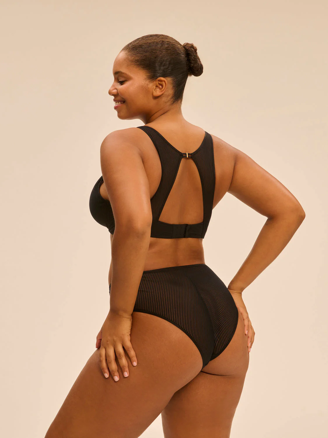 Underwired triangle bra - Black - Image 11